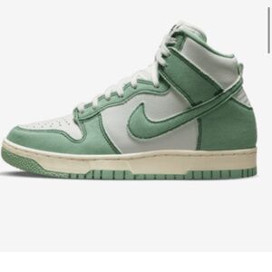 NIKE high dunk 1985 green W9 / M7.5 - worn twice
